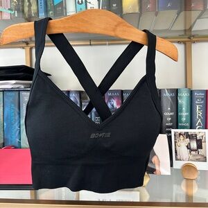 Bo+Tee Super Sculpt Seamless Crossback Sports Bra in Black size small